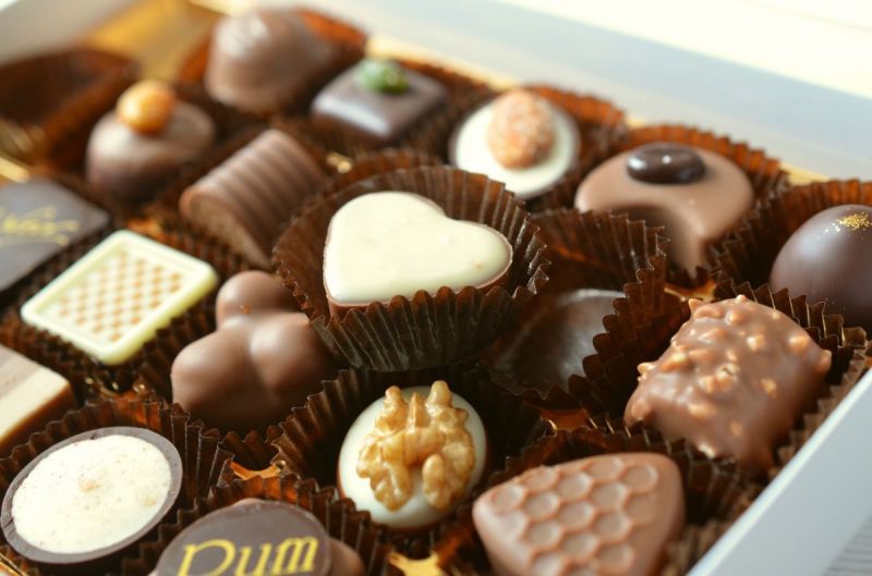 boulangerie-CAGNES SUR MER-min_chocolates_food_candy_calories_nibble_chocolate_heart-782043